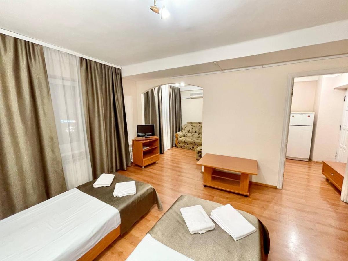 Hotel 7F Kiev Exterior foto