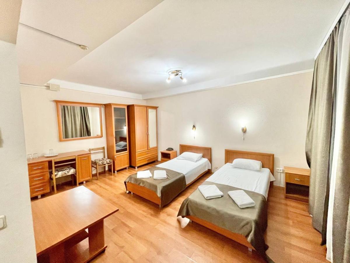 Hotel 7F Kiev Exterior foto